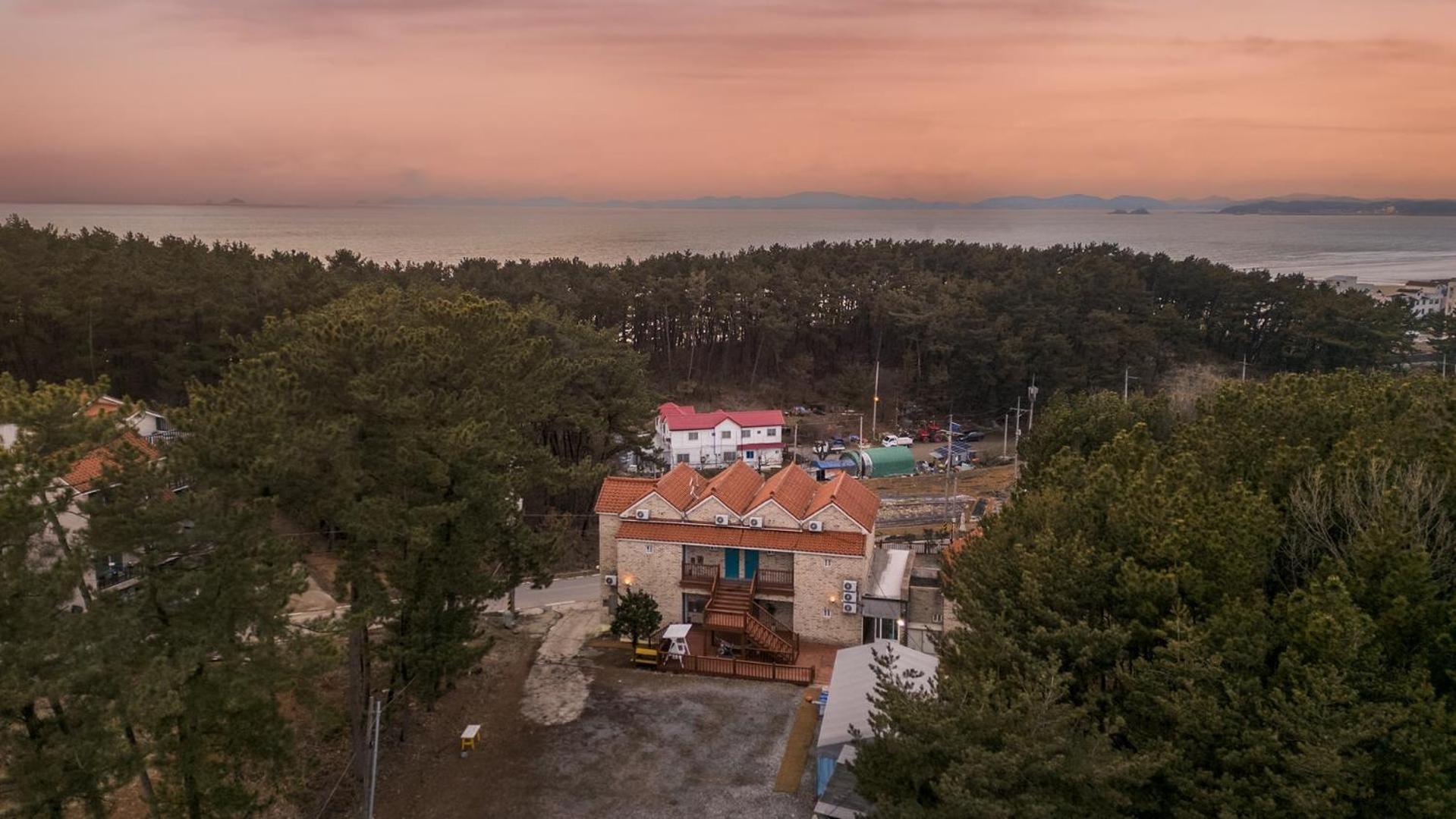 Taean Atirans Beach Pension Exterior photo